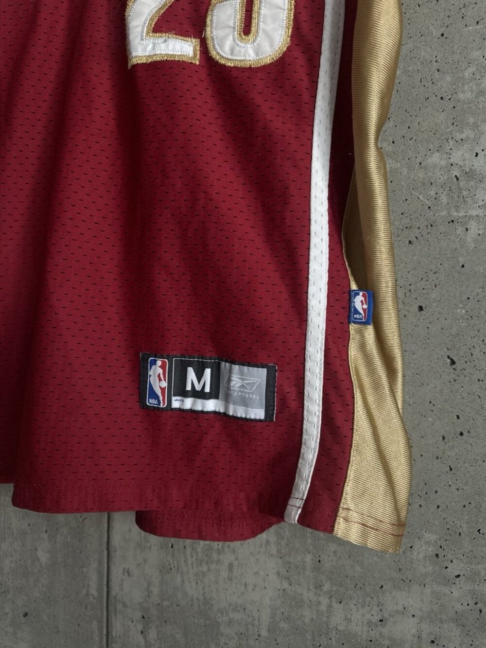 Vintage Reebok Cleveland Cavaliers LeBron James Jersey Men’s M NBA - Picture 2 of 7